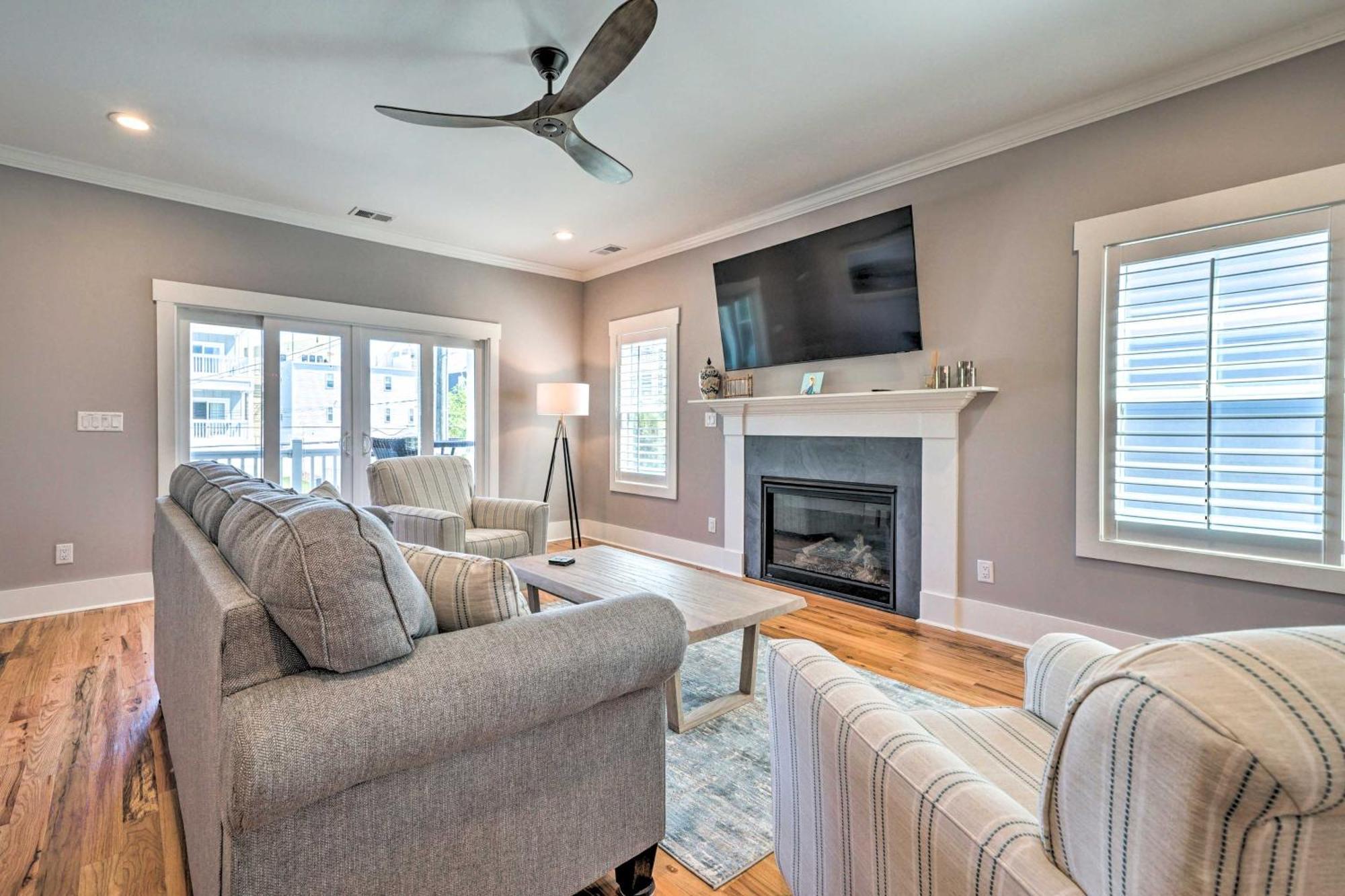 Bright Coastal Abode With Porch And Beach Access! 캐롤라이나비치 외부 사진